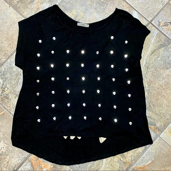 Skull shirt - skull cut out in back! - Picture 3 of 4